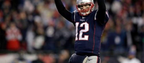 Lewis scores 3 TDS, Pats advance to AFC title game 34-16 - The ... - theintelligencer.com