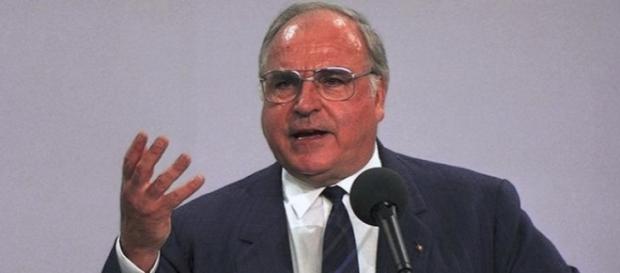 Helmut Kohl (CDU), Kanzler 1982-1998. (Bundesarchiv, B 145 Bild-F082413-0020 / Schaack, Lothar / CC-BY-SA 3.0) Helmut Kohl (CDU), Kanzler 1982-1998. (Bundesarchiv, B 145 Bild-F082413-0020 / Schaack, Lothar / CC-BY-SA 3.0)