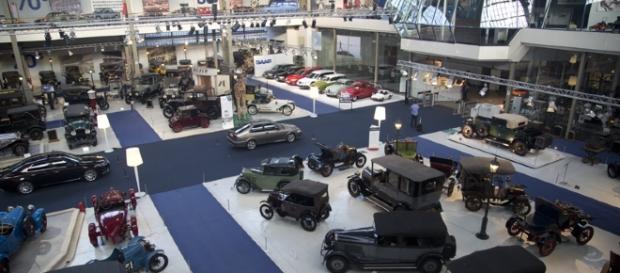 Musée Autoworld depuis la coursive Musée Autoworld depuis la coursive