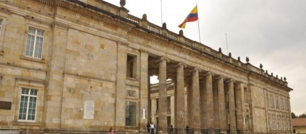 Se realiza Referendo en Colombia para modificar salario de los congresistas Se realiza Referendo en Colombia para modificar salario de los congresistas