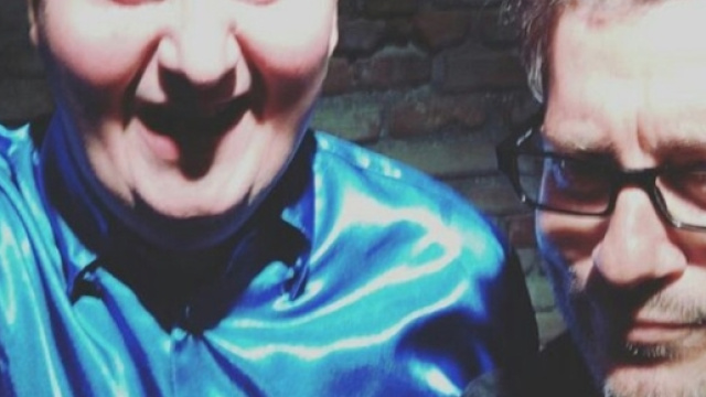 Enrico Papi e l'Uomo Gatto di nuovo insieme