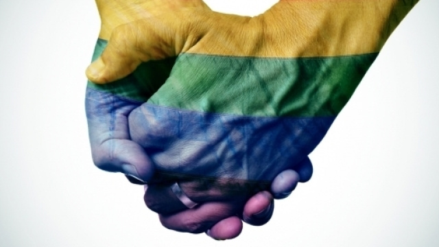 Le unioni civili sono legge: cosa cambia per le coppie dello stesso sesso