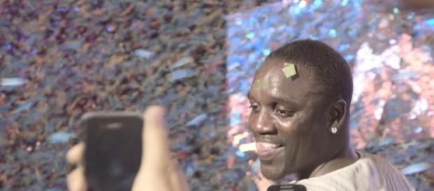 Akon à Mawazine : Un concert de dingue, beaucoup trop dingue ... - melty.fr Akon à Mawazine : Un concert de dingue, beaucoup trop dingue ... - melty.fr