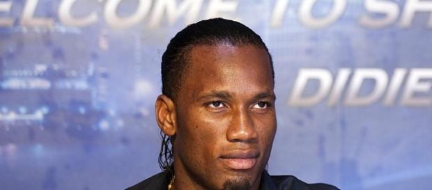 Atacante Didier Drogba é cotado para vestir a camisa do Corinthinas, mas a piada da vez foi com o time do Marília Atacante Didier Drogba é cotado para vestir a camisa do Corinthinas, mas a piada da vez foi com o time do Marília