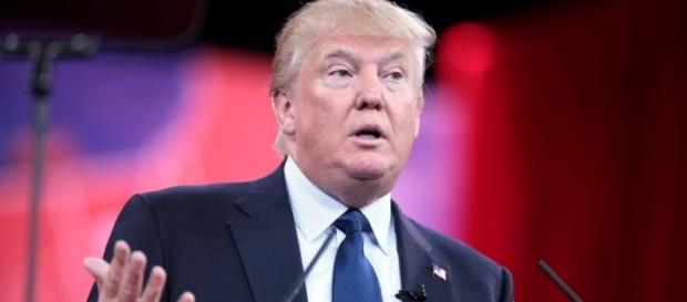 Donald Trump assume formalmente a presidência dos EUA no dia 20/01/2017. Donald Trump assume formalmente a presidência dos EUA no dia 20/01/2017.