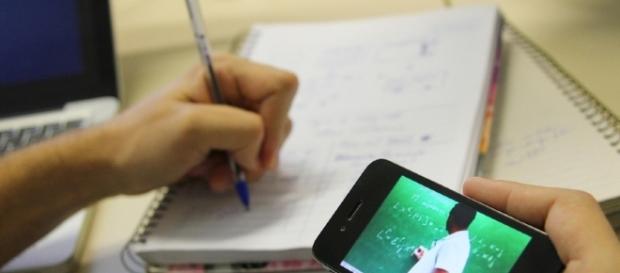 Dos 29 curso disponíveis, quatro possuem tutoria Dos 29 curso disponíveis, quatro possuem tutoria