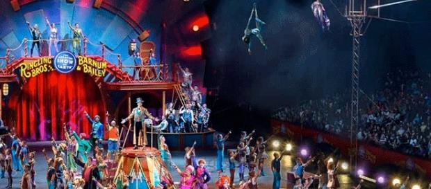 Le cirque Barnum s'était attiré une renommée mondiale et le nom de Barnum est passé dans le vocabulaire Le cirque Barnum s'était attiré une renommée mondiale et le nom de Barnum est passé dans le vocabulaire