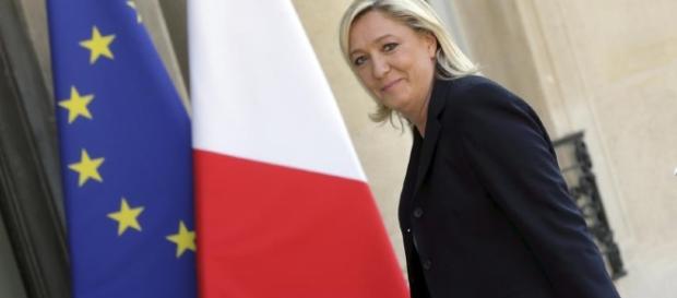 Le tapis rouge pour Marine Le Pen, avant la révolte du peuple ! - newsweek.com Le tapis rouge pour Marine Le Pen, avant la révolte du peuple ! - newsweek.com