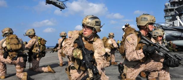 Militari del Corpo dei Marines durante un'esercitazione Militari del Corpo dei Marines durante un'esercitazione