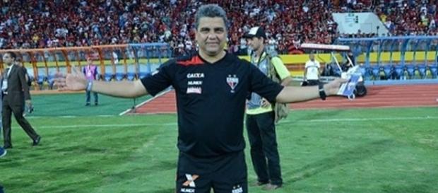Treinador retornou ao seu apartamento, mas saiu logo em seguida Treinador retornou ao seu apartamento, mas saiu logo em seguida