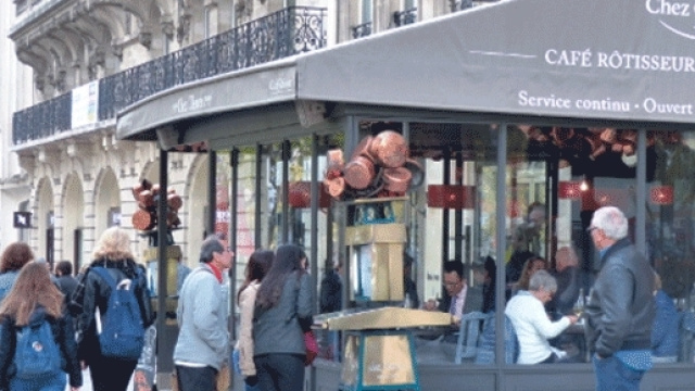 Les restaurants Chez Clément (ici, celui des Champs-Élysées) sont en redressement judiciaire et leur patron en prison