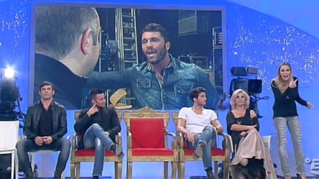 Uomini e Donne, Diego Ciaramella lascia il trono ed è preso a ... - blogosfere.it