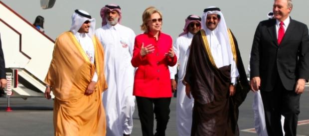 Clinton mit ihren arabischen Freunden. (U.S. Department of State / flickr / PD) Clinton mit ihren arabischen Freunden. (U.S. Department of State / flickr / PD)