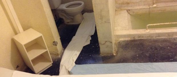El interior de uno de los baños donde sólo o en pareja se disfruta del agüita misteriosa El interior de uno de los baños donde sólo o en pareja se disfruta del agüita misteriosa