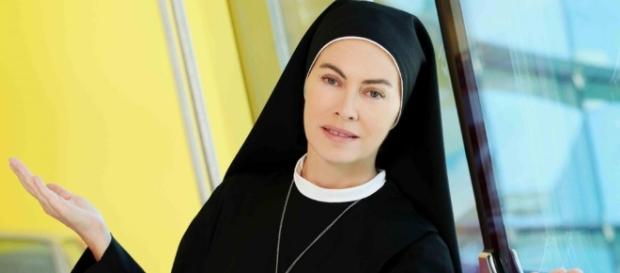 Elena Sofia Ricci in Che Dio ci aiuti 4: ascolti da record Elena Sofia Ricci in Che Dio ci aiuti 4: ascolti da record