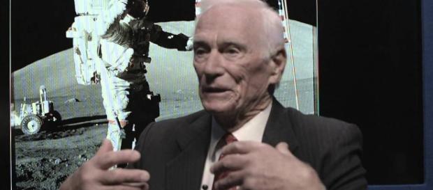 Eugene Cernan, astronauta en sus años de retiro Eugene Cernan, astronauta en sus años de retiro