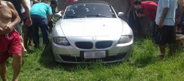 Homem é assassinado na direção de uma BMW, na Zona Oeste do Rio de Janeiro. Homem é assassinado na direção de uma BMW, na Zona Oeste do Rio de Janeiro.