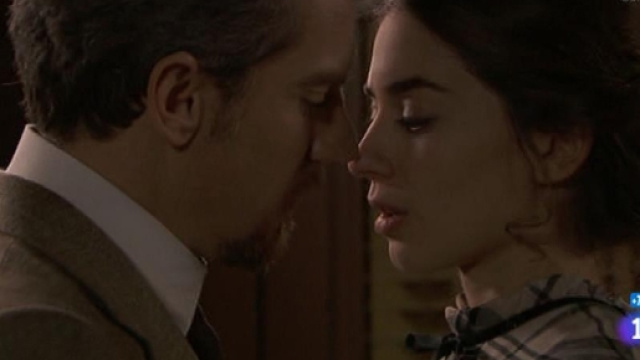 Acacias 38 - il primo appassionato bacio di Teresa e Mauro