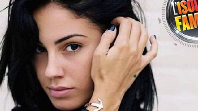 Giulia de lellis smentisce la gravidanza