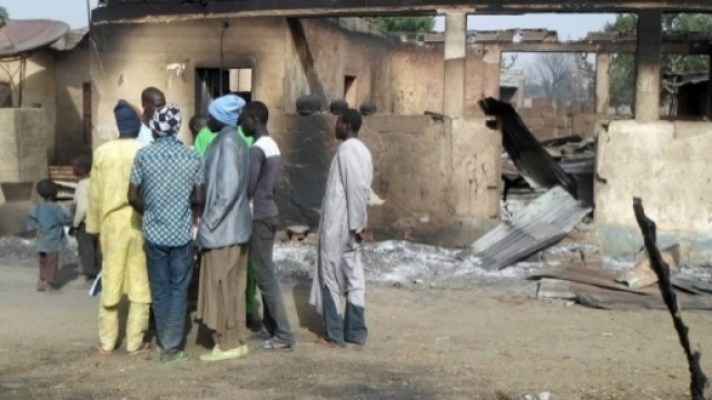 Nigeria: campo profughi bombardato.