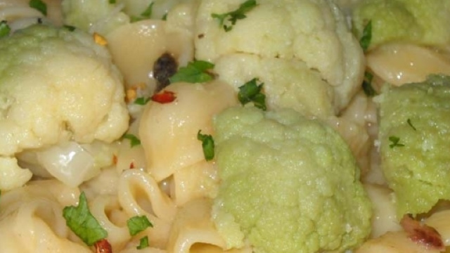 Orecchiette e cavolfiore: semplici ingredienti per un gusto eccezionale.