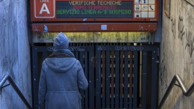 Terremoto, paura e gente per strada a Roma. Raggi: "Luned&igrave; scuole ... - repubblica.it