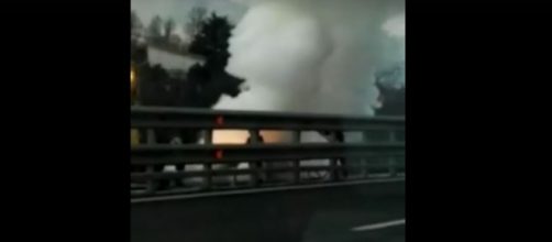 Auto in fiamme sulla A2: cause in accertamento.