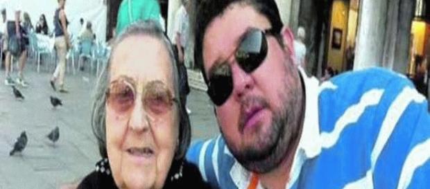 Aurelia Sordi con Arturo, l'autista Aurelia Sordi con Arturo, l'autista