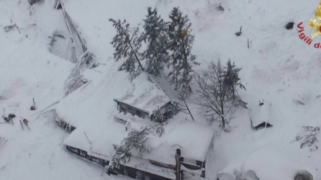 Slavina sull'Hotel Rigopiano: continuano i soccorsi - Corriere ... - corrieredellosport.it