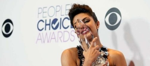 PHOTOS: Priyanka Chopra dazzles at People's Choice Awards 2016 ... - indianexpress.com