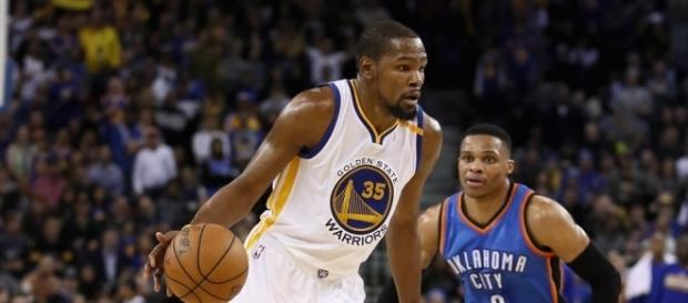 Kevin Durant consiguió 40 puntos frente a los Thunder. Kevin Durant consiguió 40 puntos frente a los Thunder.