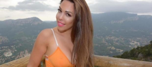 Kim glow dévoile ses fesses sur internet et se fait lyncher ! Kim glow dévoile ses fesses sur internet et se fait lyncher !