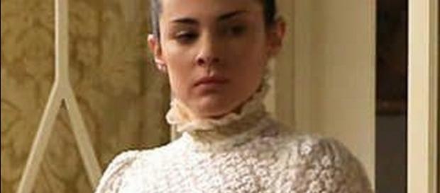Maria Luisa grida il suo disprezzo alla madre morta Maria Luisa grida il suo disprezzo alla madre morta