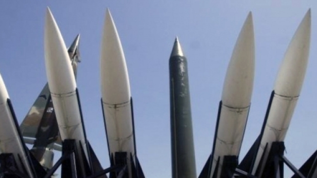 La Corea del nord cerca di intimorire gli Stati Uniti, e in particolare Trump, con i suoi missili balistici intercontimentali.