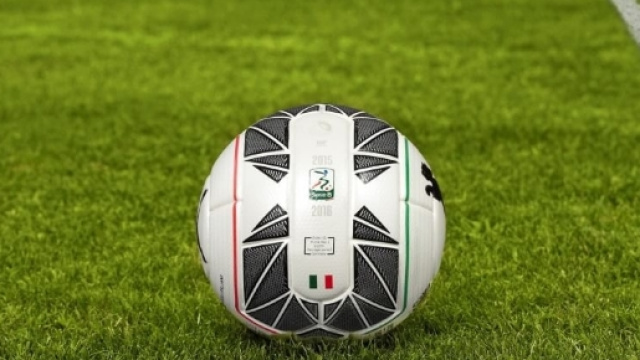 Serie B, presentato il pallone del campionato