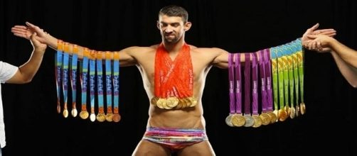 Michael Phelps mostra le sue 23 medaglie olimpiche