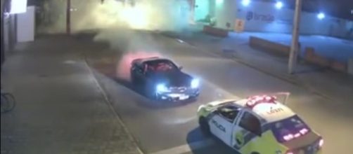 Motorista do Corvette aparentava sinais de embriaguez, segundo os PMs