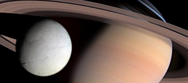 Pode haver vida microbiana extraterrestre em luas de Saturno, como por exemplo, em Encelado Pode haver vida microbiana extraterrestre em luas de Saturno, como por exemplo, em Encelado