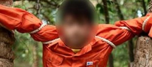 Refém do grupo extremista Estado Islâmico Refém do grupo extremista Estado Islâmico