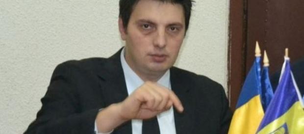 Când te întorci acasă vii să faci ceva nu doar să "șezi blând" Când te întorci acasă vii să faci ceva nu doar să "șezi blând"