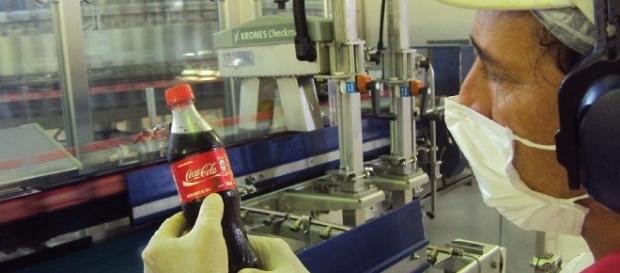 Coca-Cola tem utilidades que nunca imaginaríamos Coca-Cola tem utilidades que nunca imaginaríamos