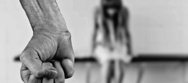 De 527 mil pessoas que são estupradas por ano no Brasil, 70% são crianças e adolescentes De 527 mil pessoas que são estupradas por ano no Brasil, 70% são crianças e adolescentes
