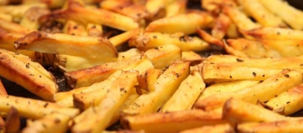 Desde que seja frita em óleo extravirgem estima-se que a batata frita seja benéfica para a saúde Desde que seja frita em óleo extravirgem estima-se que a batata frita seja benéfica para a saúde