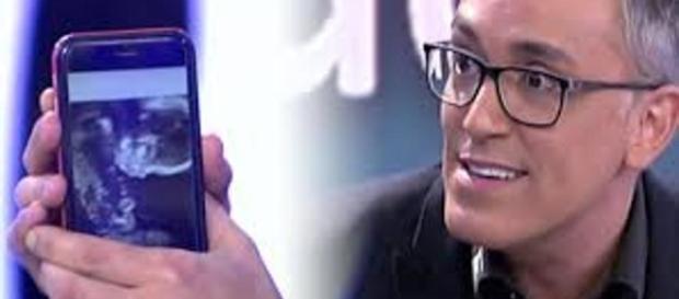 Kiko Hernánez, padre de dos niñas por gestación subrogada - lavanguardia.com Kiko Hernánez, padre de dos niñas por gestación subrogada - lavanguardia.com