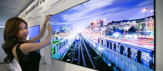 LG unveils wallpaper OLED display, less than 1mm thick *updated ... - linustechtips.com LG unveils wallpaper OLED display, less than 1mm thick *updated ... - linustechtips.com