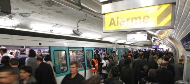 Une foule à la station Saint-Lazare - liberation.fr Une foule à la station Saint-Lazare - liberation.fr