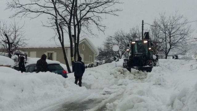 I mezzi dell'Esercito sono al lavoro in Abruzzo, in aiuto alle popolazioni colpite dal terremoto - Credits: Ministero della Difesa