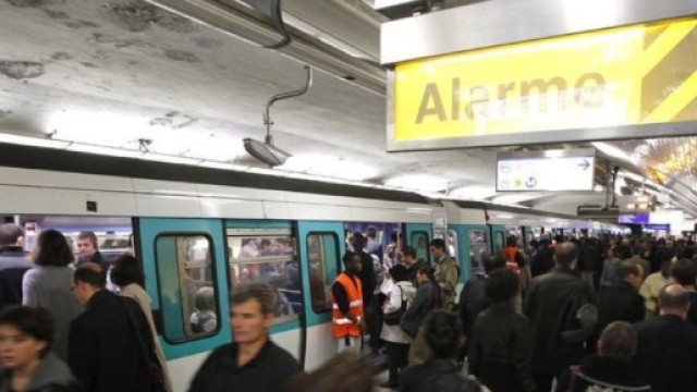 Une foule &agrave; la station Saint-Lazare - liberation.fr