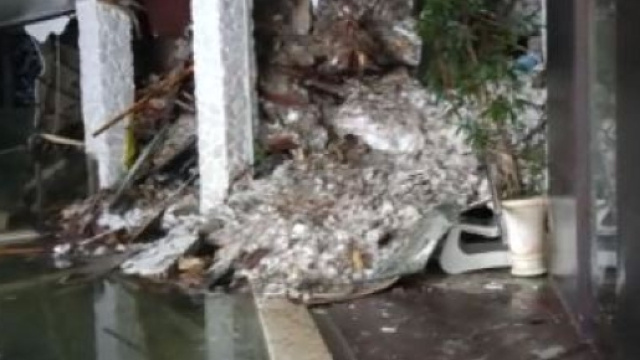 Valanga su hotel Rigopiano, le prime immagini all'interno dell ... - repubblica.it