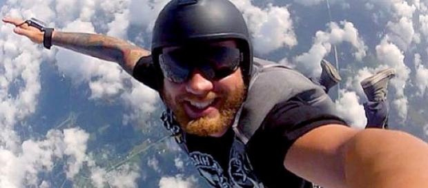 As pessoas tem corrido os riscos mais loucos na busca da melhor selfie, alguns se dão bem, outros, nem tanto (reprodução: web) As pessoas tem corrido os riscos mais loucos na busca da melhor selfie, alguns se dão bem, outros, nem tanto (reprodução: web)